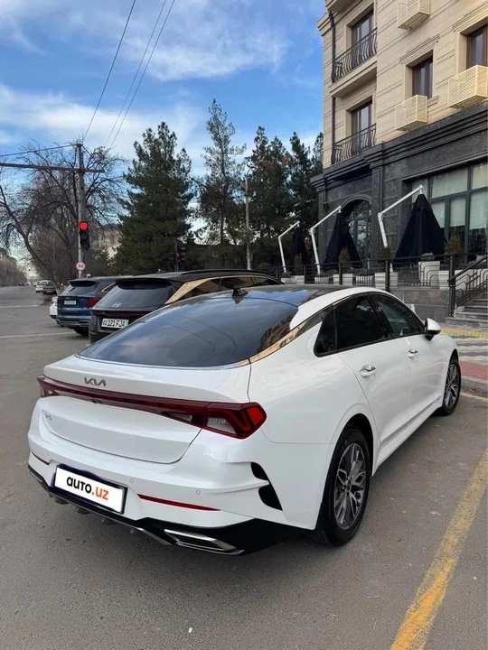 Kia K5 III