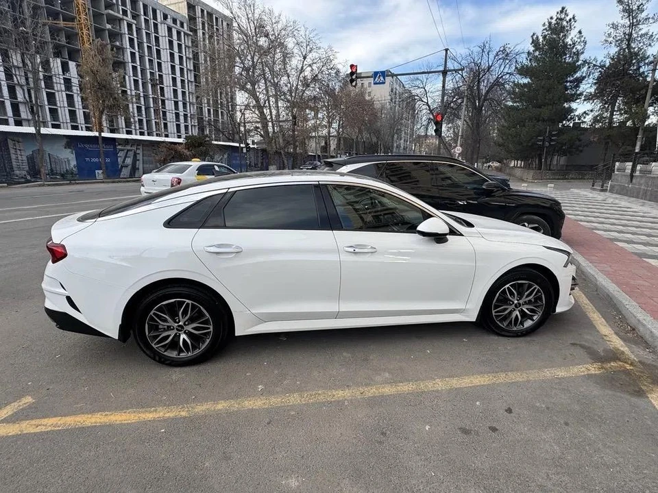 Kia K5 III