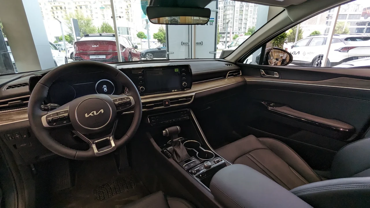 Kia K5 III