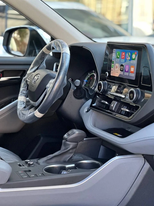 Toyota Highlander IV (U70)