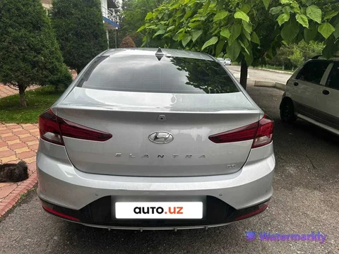 Hyundai Elantra VII  (CN7)