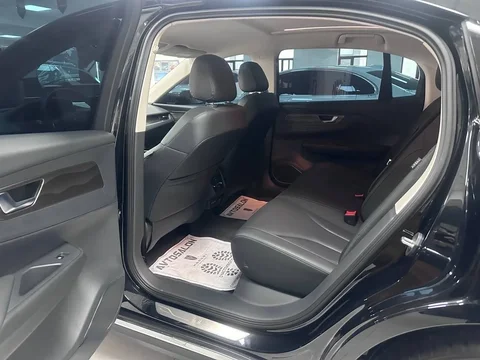 Hongqi E-QM5 I