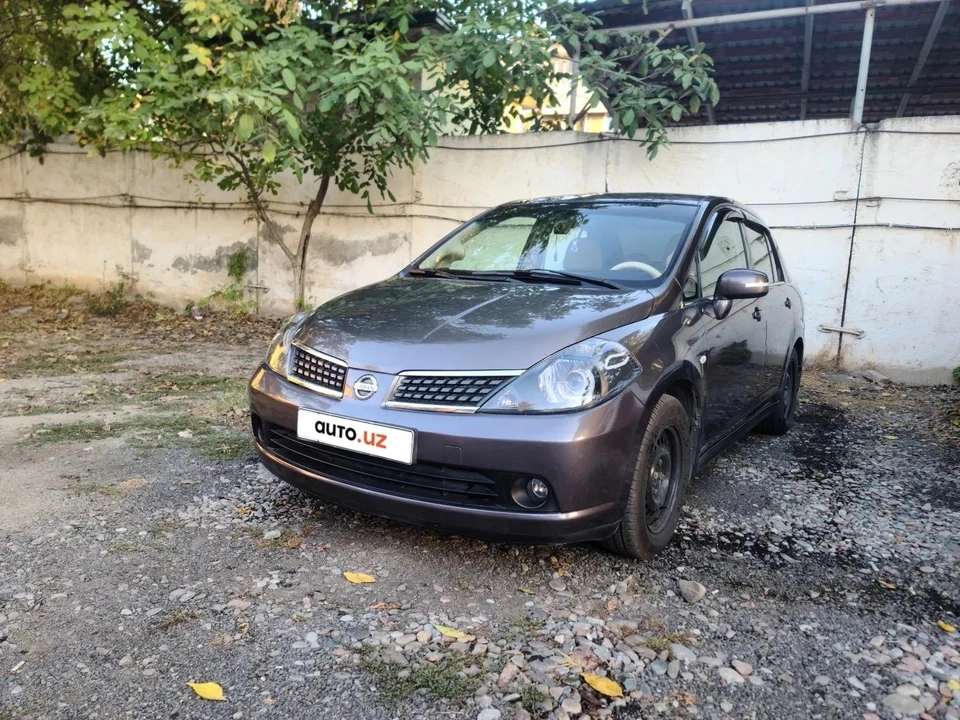 Nissan Tiida I