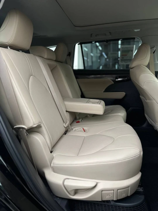 Toyota Highlander IV (U70)