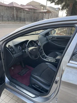 Hyundai Sonata VI (YF)