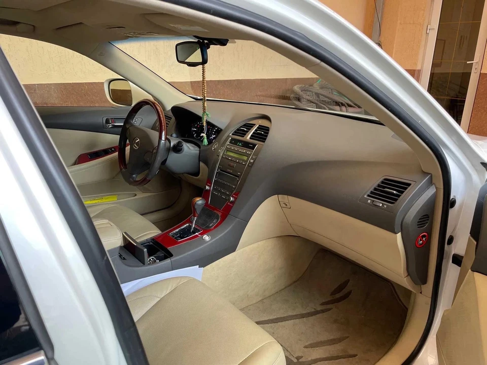 Lexus ES V