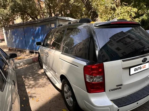 Kia Carnival II