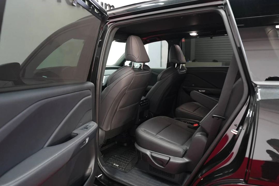 Lexus TX I