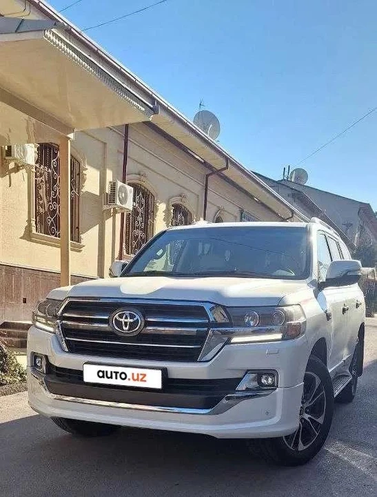 Toyota Land Cruiser 200 Seriyasi Restayling 2