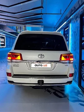 Toyota Land Cruiser 200 Seriyasi Restayling 2