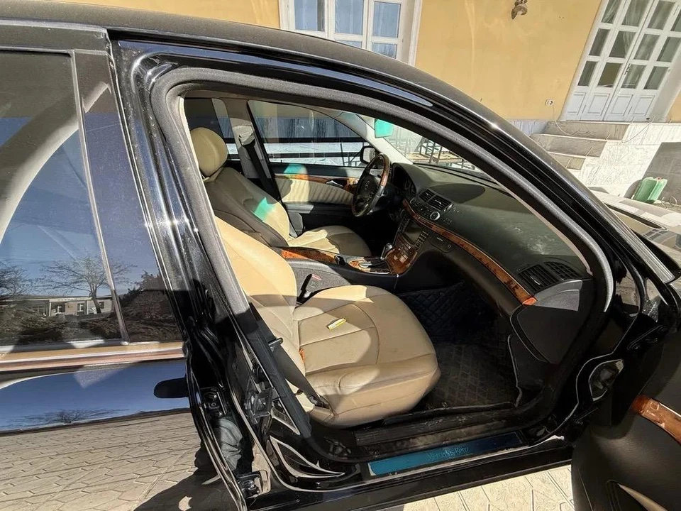 Mercedes-Benz E-class II W210