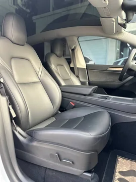 Tesla Model Y I
