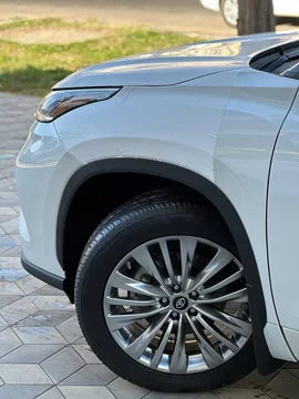 Toyota Highlander IV (U70)