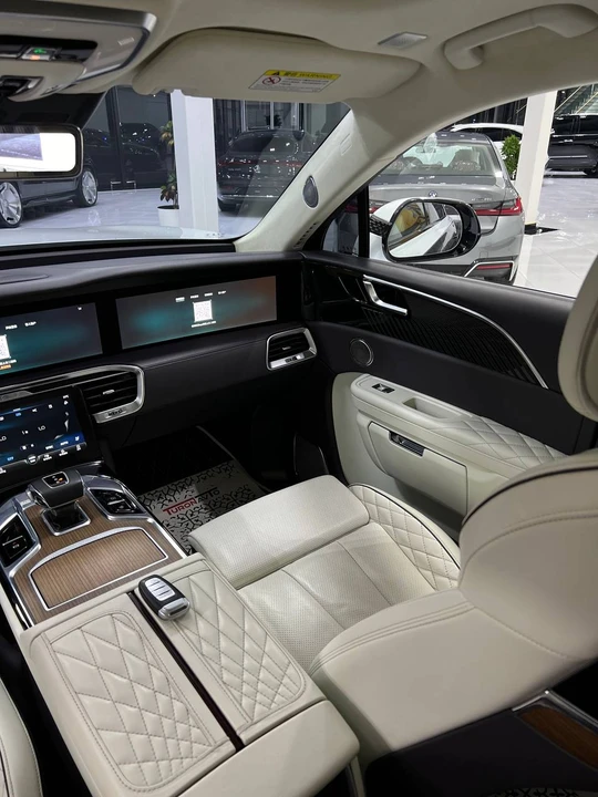 Hongqi E-HS9 I