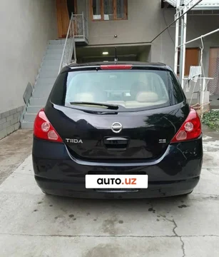 Nissan Tiida I