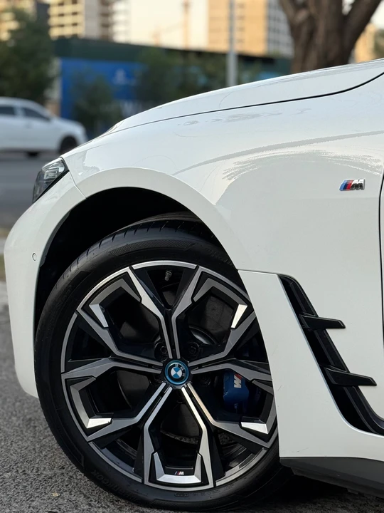 BMW i4 I