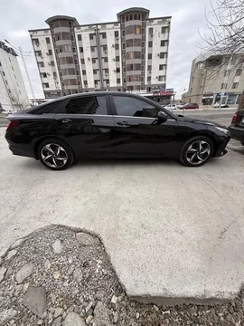 Hyundai Elantra VII  (CN7)