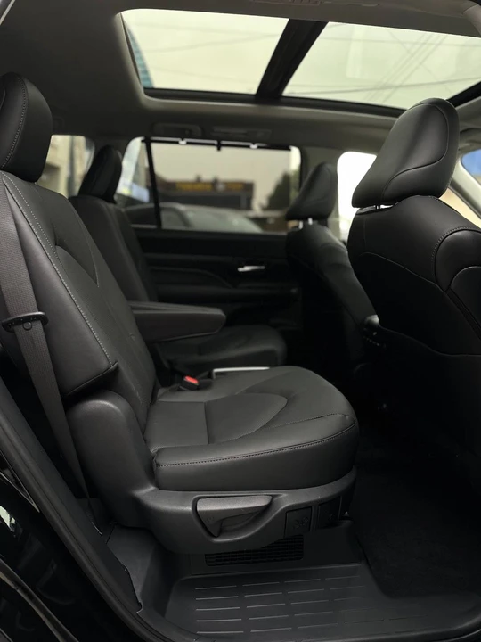 Toyota Highlander IV (U70)