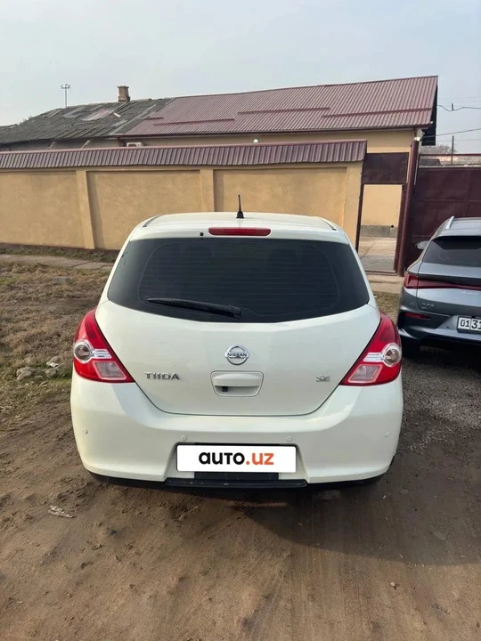 Nissan Tiida I