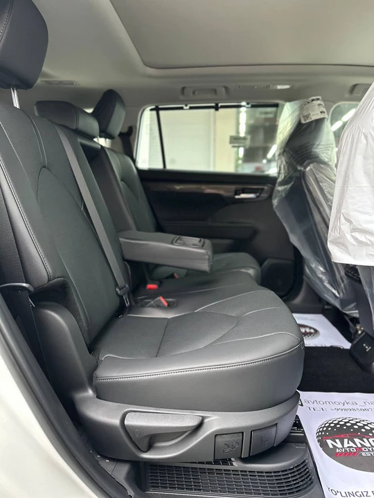 Toyota Highlander IV (U70)