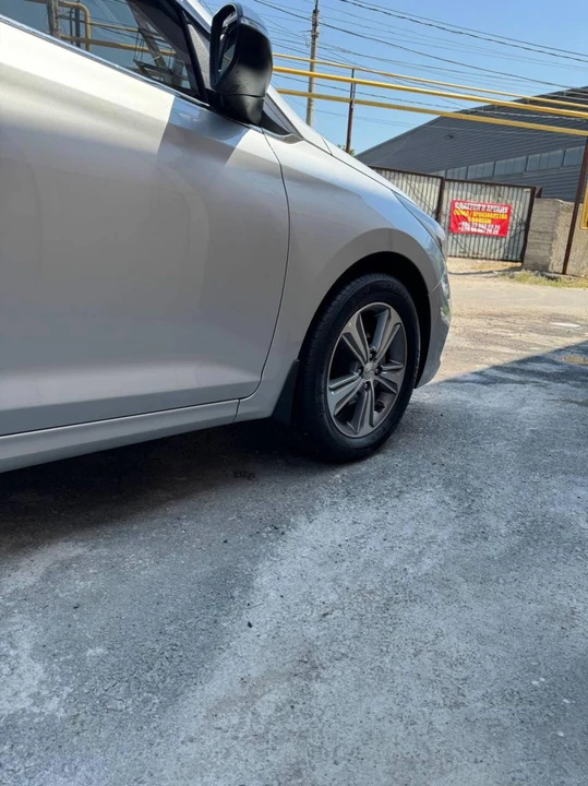 Hyundai Accent V