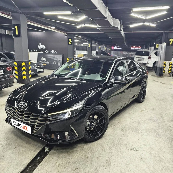 Hyundai Elantra VII  (CN7)