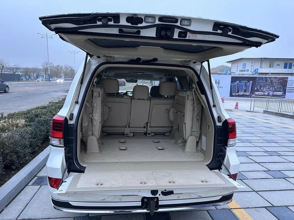 Toyota Land Cruiser 200 Seriyasi Restayling 2