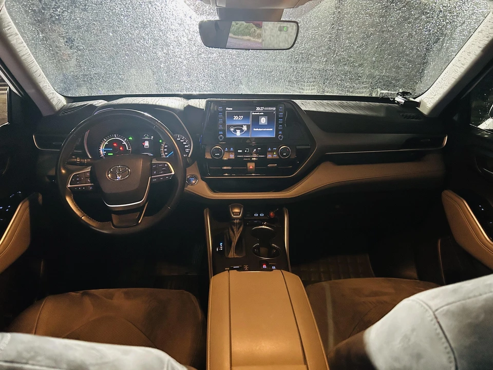 Toyota Highlander IV (U70)