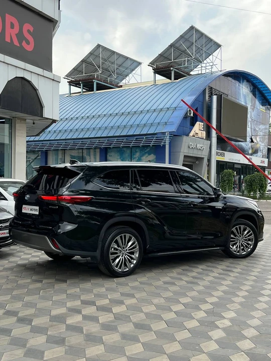 Toyota Highlander IV (U70)