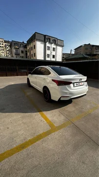 Hyundai Accent V