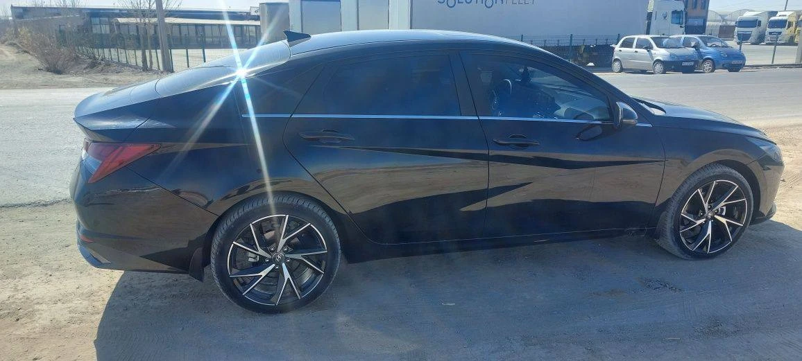 Hyundai Elantra VII  (CN7)
