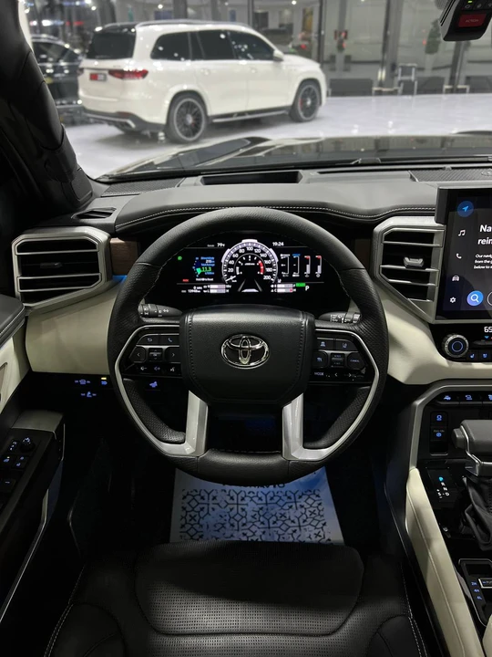 Toyota Sequoia III