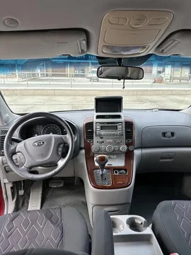Kia Carnival II