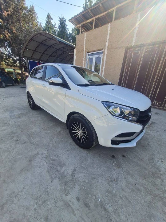 Lada XRAY I