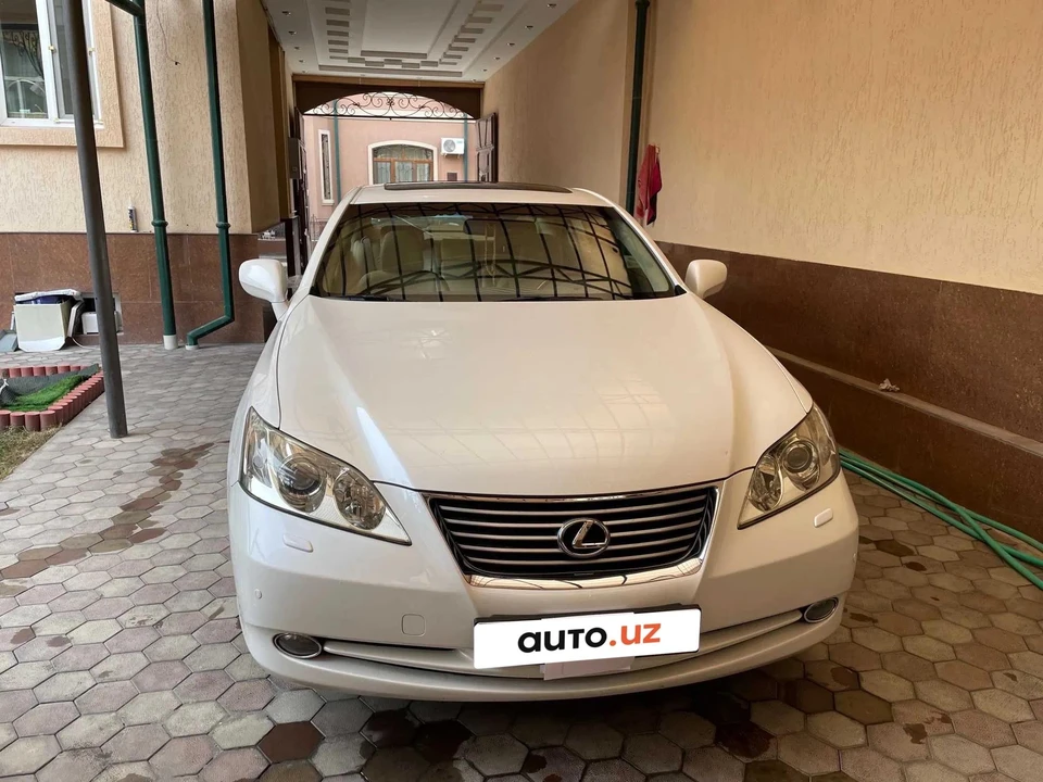 Lexus ES V