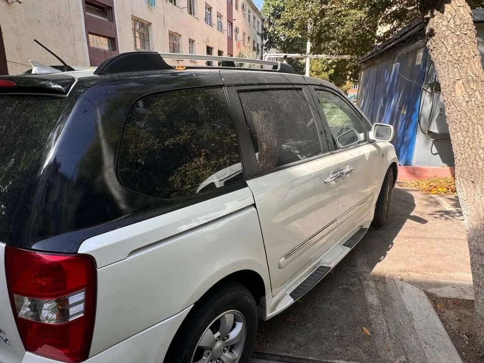 Kia Carnival II
