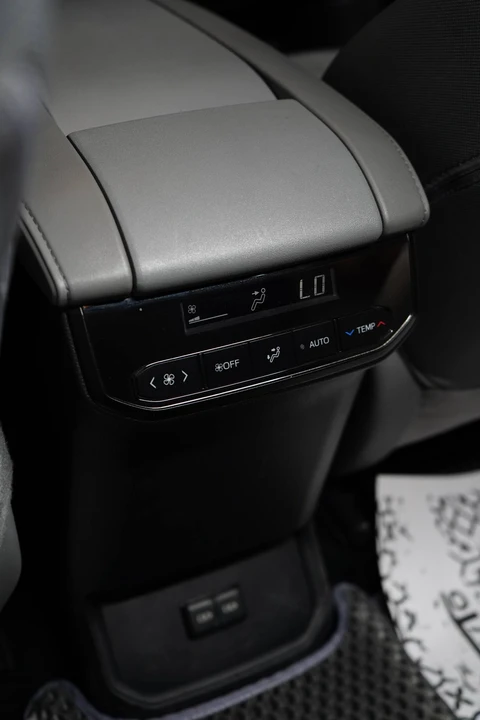 Toyota Highlander IV (U70)