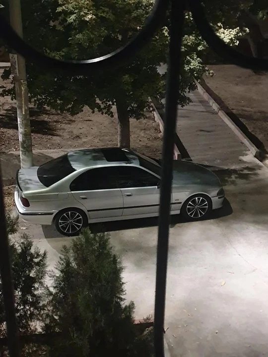 BMW 5 series IV (E39)