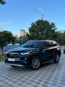 Toyota Highlander IV (U70)