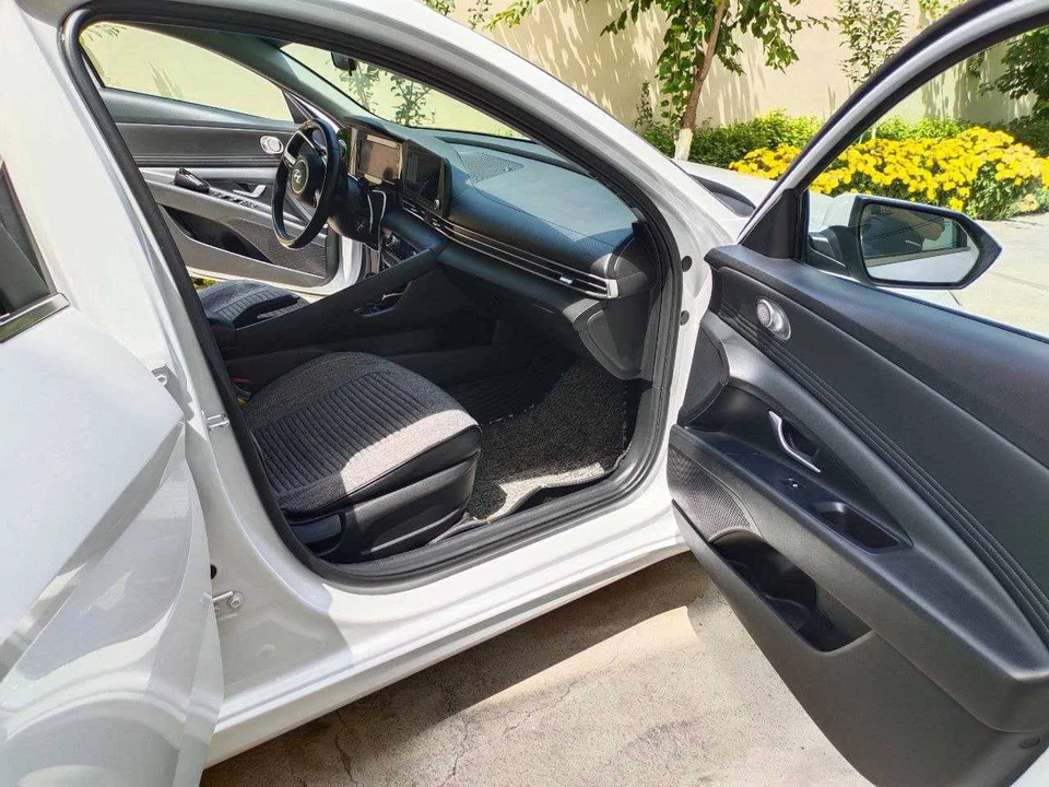 Hyundai Elantra VII  (CN7)