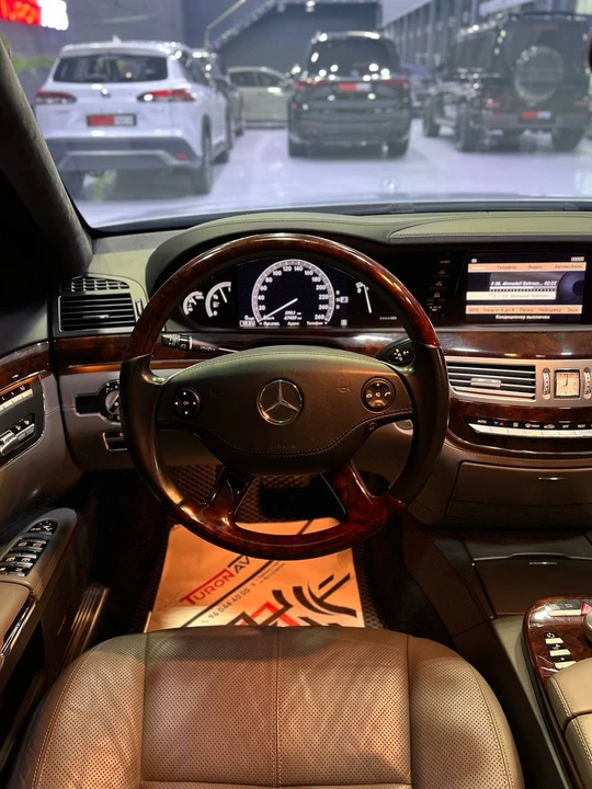 Mercedes-Benz S-class I W221