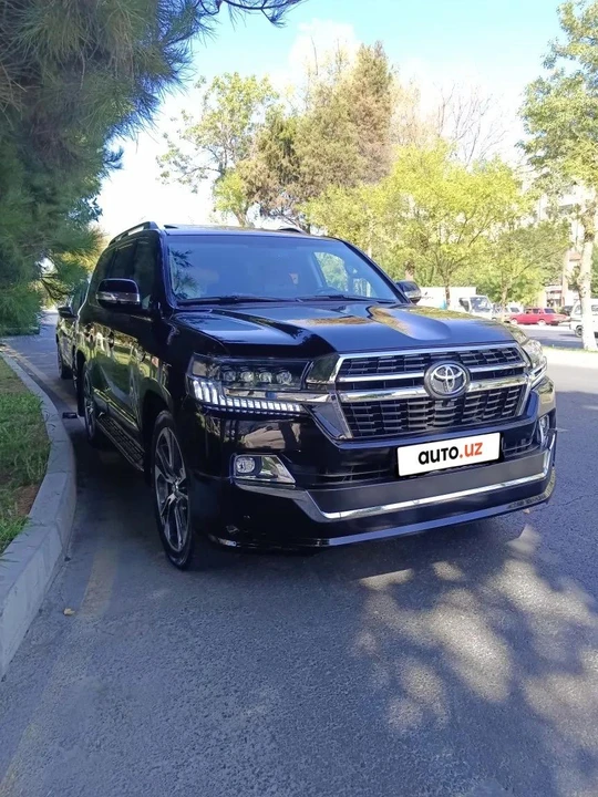 Toyota Land Cruiser 200 Seriyasi Restayling 1