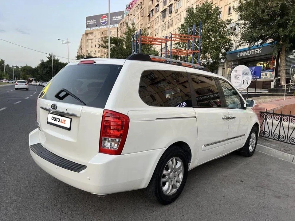 Kia Carnival II