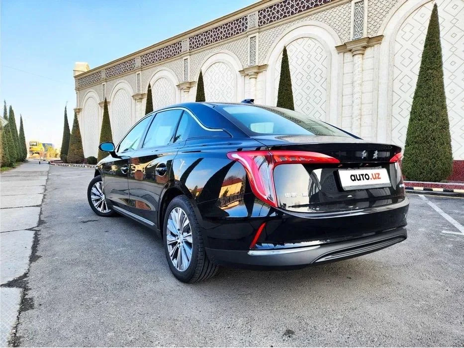 Hongqi E-QM5 I
