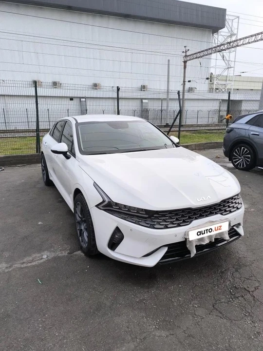Kia K5 III