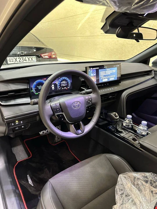 Toyota Camry IX (XV80)