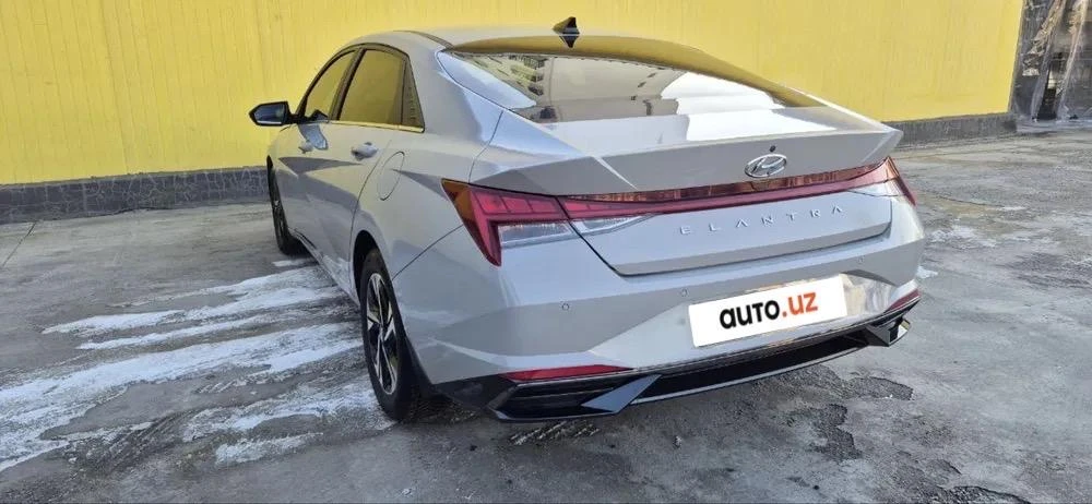 Hyundai Elantra VII  (CN7)