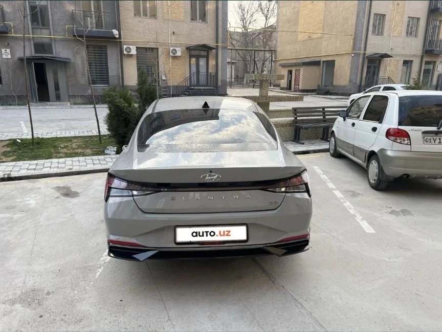 Hyundai Elantra VII  (CN7)