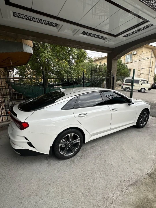 Kia K5 III