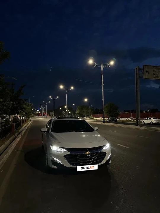 Chevrolet Malibu IX